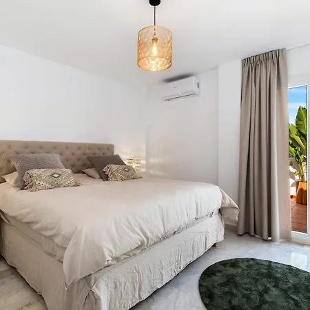 4 Bedrooms With Sea View Shared Pool And Furnished Terrace At Nueva Andalucia 4 Km Away From The Apartment
