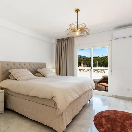 4 Bedrooms With Sea View Shared Pool And Furnished Terrace At Nueva Andalucia 4 Km Away From The *