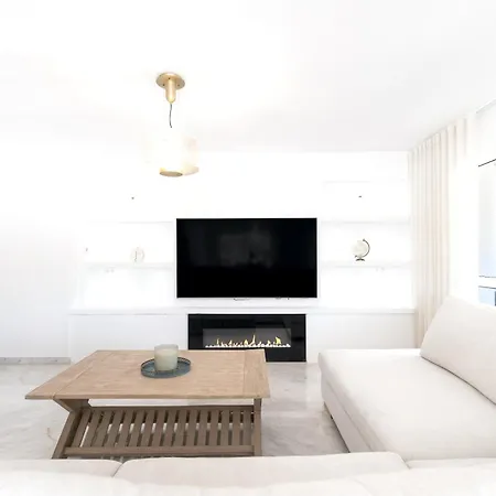 4 Bedrooms With Sea View Shared Pool And Furnished Terrace At Nueva Andalucia 4 Km Away From The Apartment *