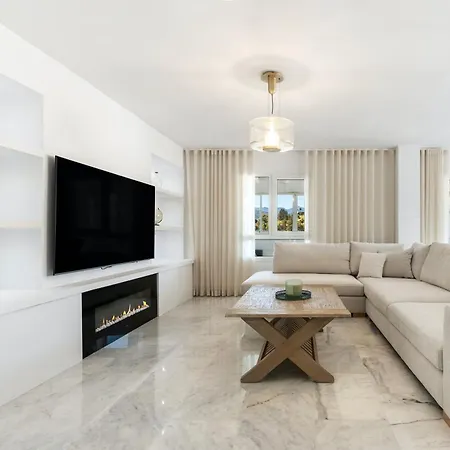 4 Bedrooms With Sea View Shared Pool And Furnished Terrace At Nueva Andalucia 4 Km Away From The
