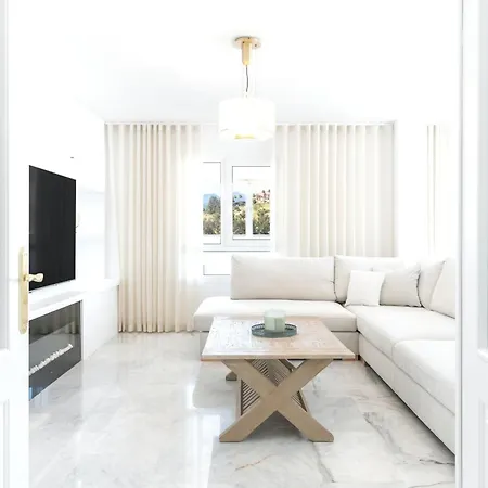 4 Bedrooms With Sea View Shared Pool And Furnished Terrace At Nueva Andalucia 4 Km Away From The Apartment